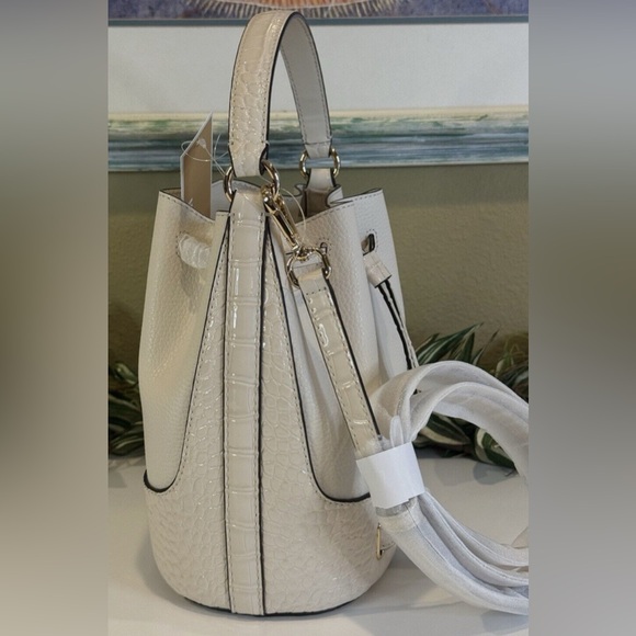 Michael Kors Cream Reed Belted Bucket Bag - Picture 8 of 10